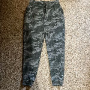 Maurices joggers XS camo
